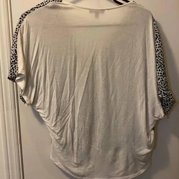 Express Printed Button Front Tee Shirt - Picture 4 of 4